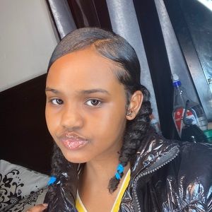 Meet your Posher, Amina